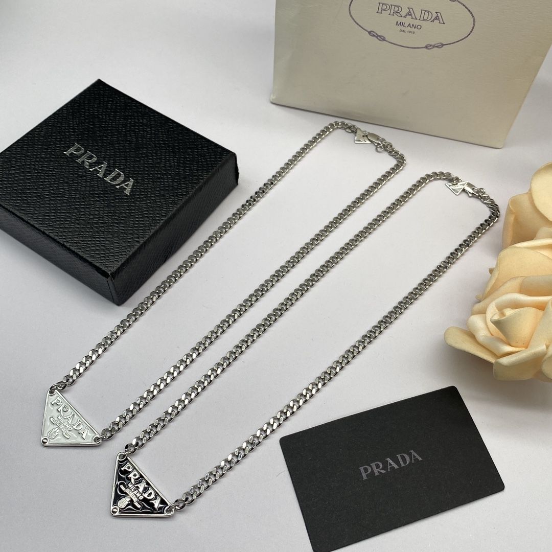 Prada 人気ファッションアクセサリー 高級感 気質 女性 鎖骨チェーン ネックレス