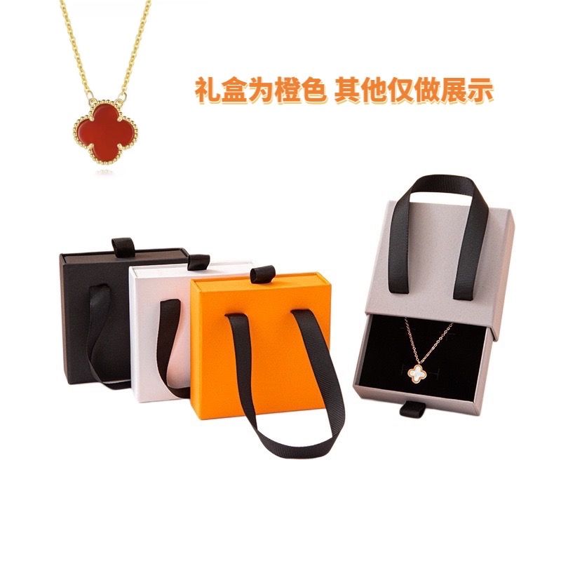 Chomel Kiss贅沢高級ラッキー四つ葉クローバー女性ネックレス