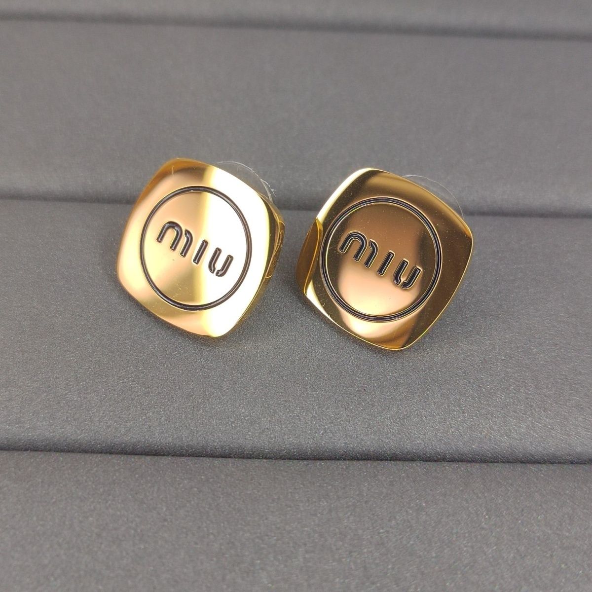 MiuMiu レディーファッション高級感耳飾り 気質 精緻女性イヤリング EH0178