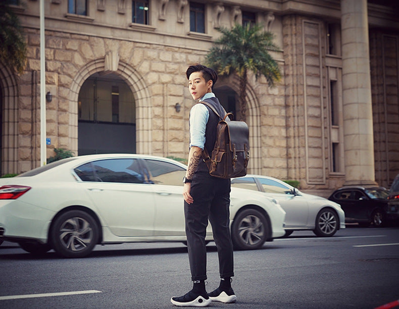 メンズリュック牛革レトロ韩国ファッション個性戸外旅行カジュアル男性パソコンバッグ