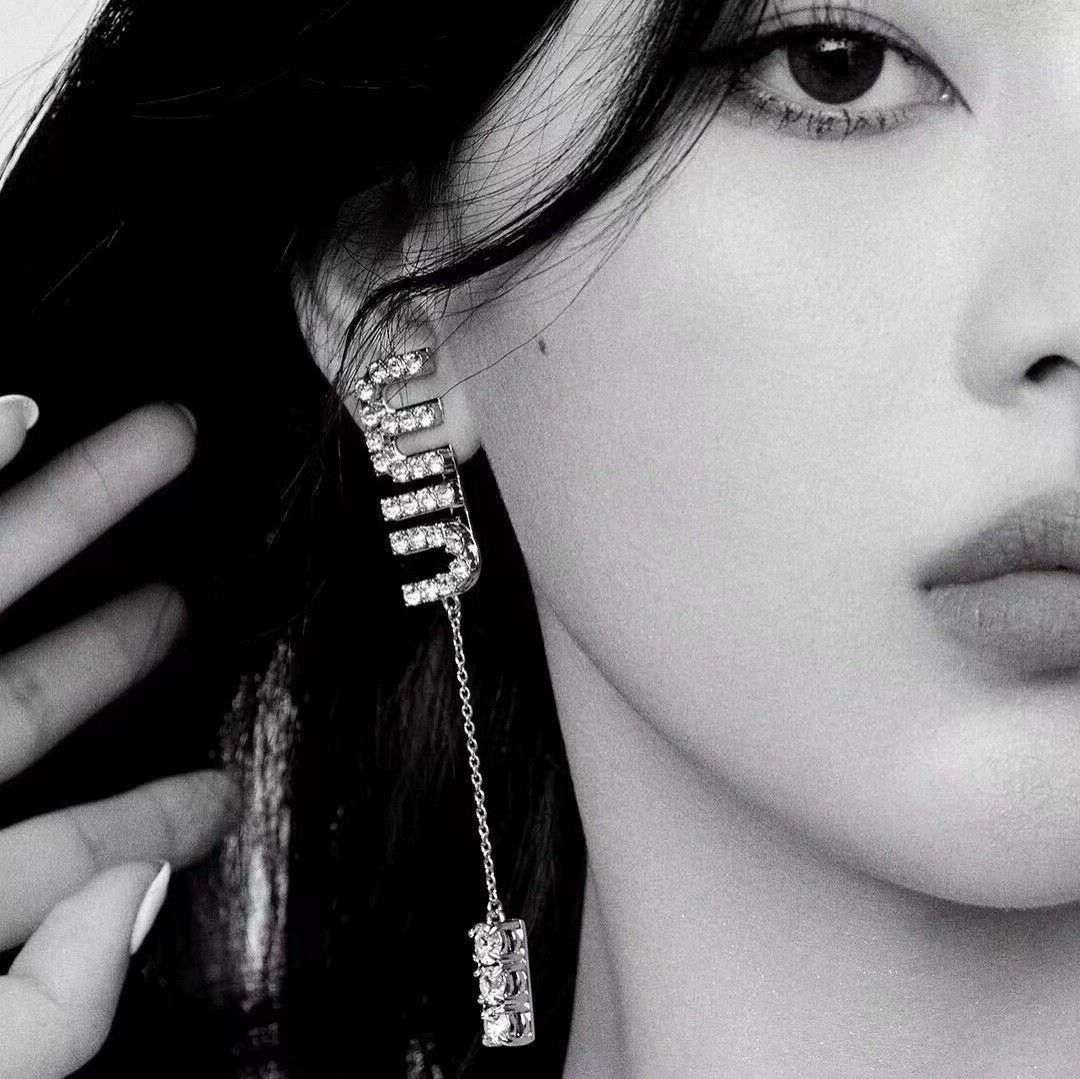 MiuMiu レディーファッション高級感耳飾り 気質 精緻女性イヤリング EH0231