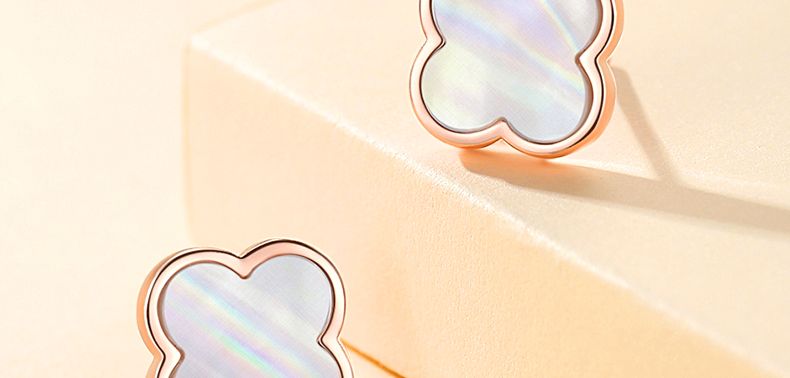 VANA四つ葉クローバー純銀ピアス軽量贅沢気質誕生日プレゼント