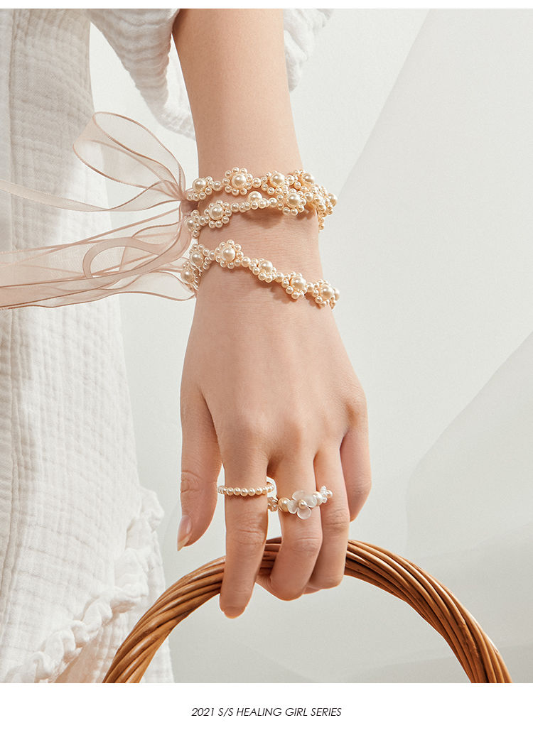 AJIDOU乙女の組み合わせパールフラワーリング柔らかでエレガントな指輪贈り物