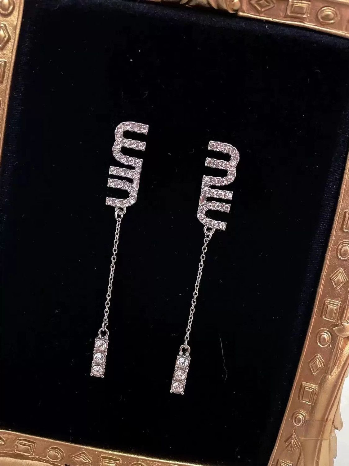 MiuMiu レディーファッション高級感耳飾り 気質 精緻女性イヤリング EH0231