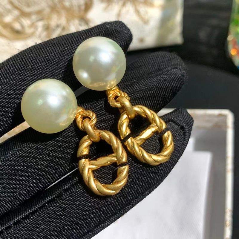 AOMIDIOR 女性イヤリング 高級感 気質 精緻真珠 レディーファッション耳飾り　