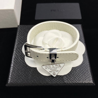 PRADA人気ファッションアクセサリー 手飾り  高級感 気質 女性ブレスレット