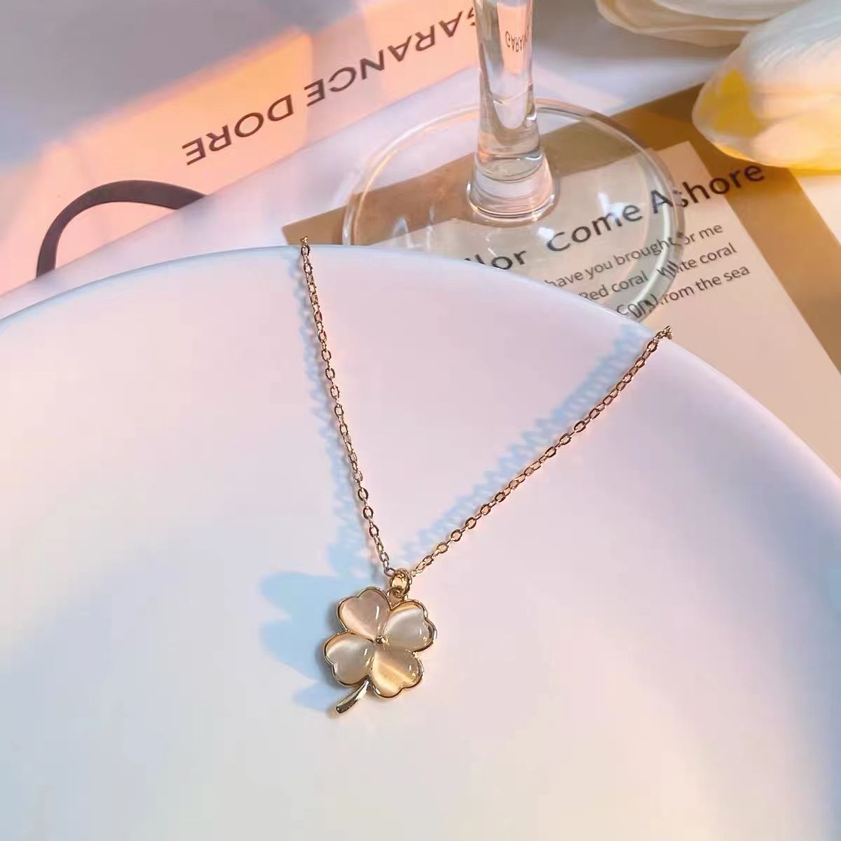 chomelネックレスレディース新型ラッキー四つ葉クローバー鎖骨チェーン気質ペンダント母の日プレゼント