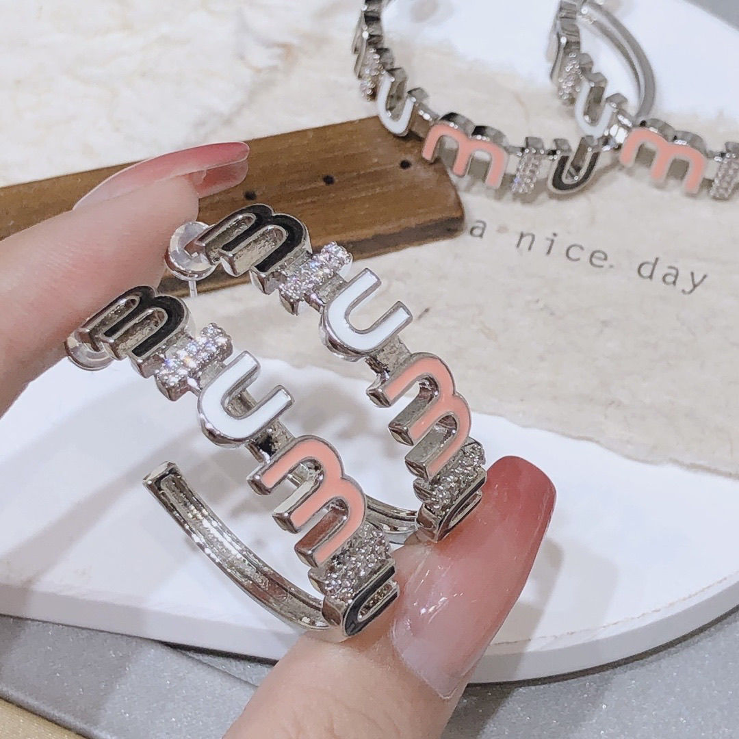 MiuMiu レディーファッション高級感耳飾り 気質 精緻女性イヤリング EH0225