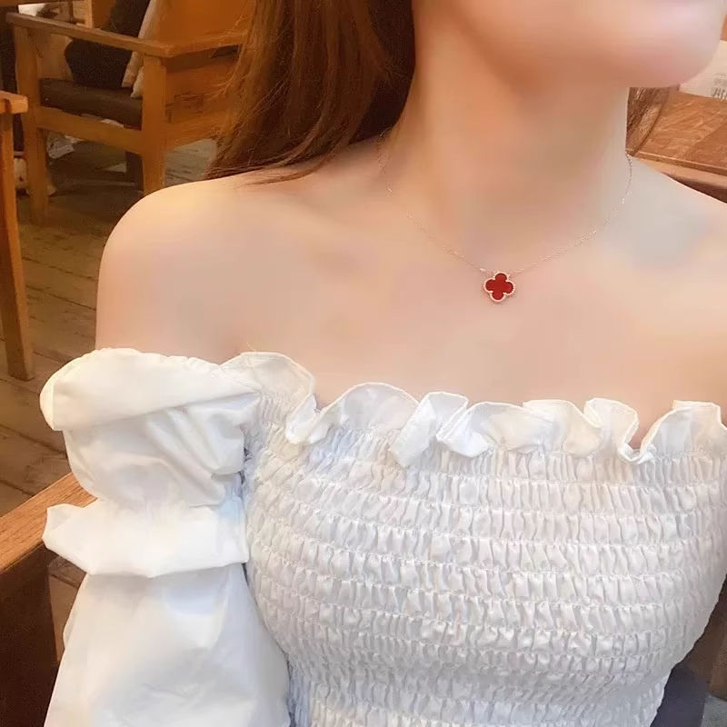 Chomel Kiss贅沢高級ラッキー四つ葉クローバー女性ネックレス