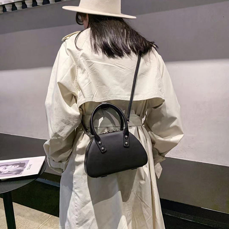 女性のハンドバッグ本革ショルダーバッグ個性的な貝殻バッグ高級感の斜め掛けバッグ