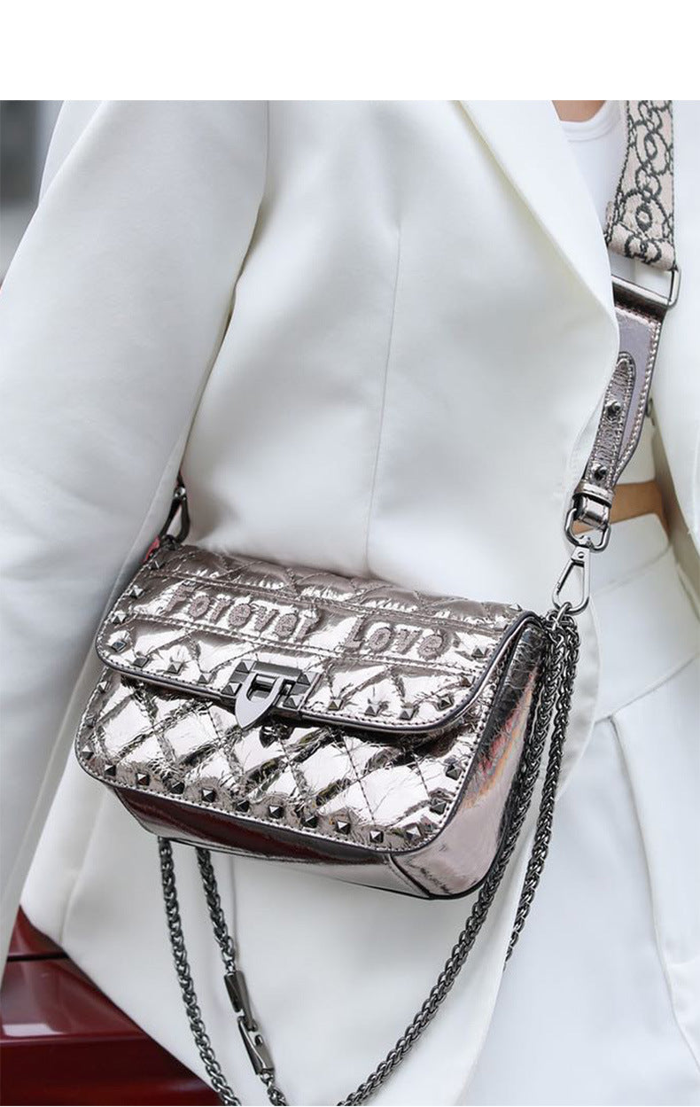 レディースバッグファッション本革チェーンバッグリベットシングルブロードバンドスクエアバッグトレンドショルダーバッグ.ポシェット