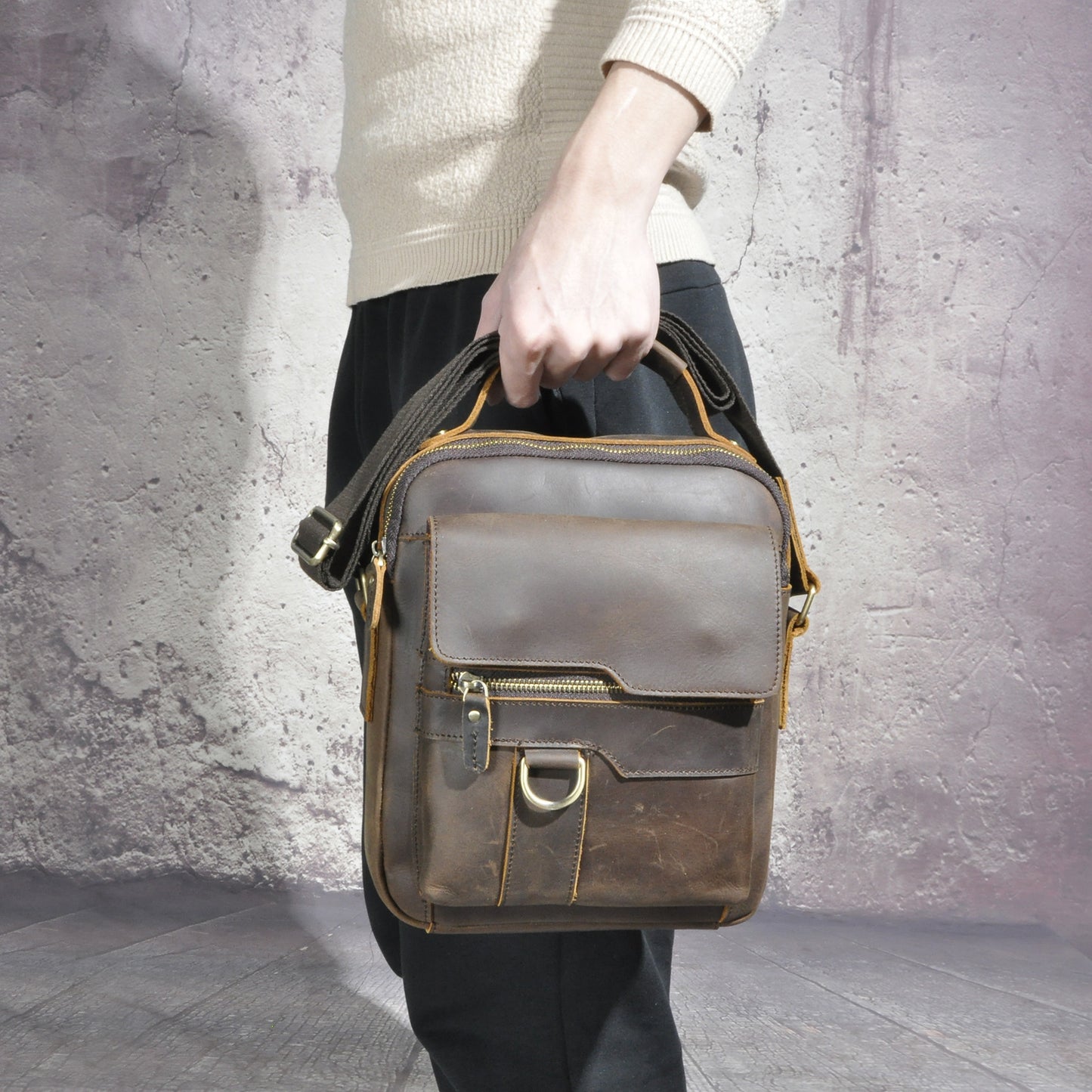 メンズショルダーバッグ牛革本革製レトロアウトドア旅行 男性用斜めがけバッグ