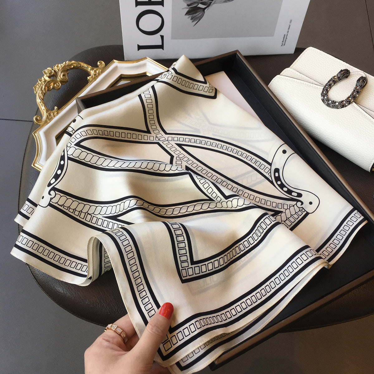 シルクスカーフプリント柄エレガントおしゃれなシルクの飾りネッカチーフマフラーレディーススカーフ