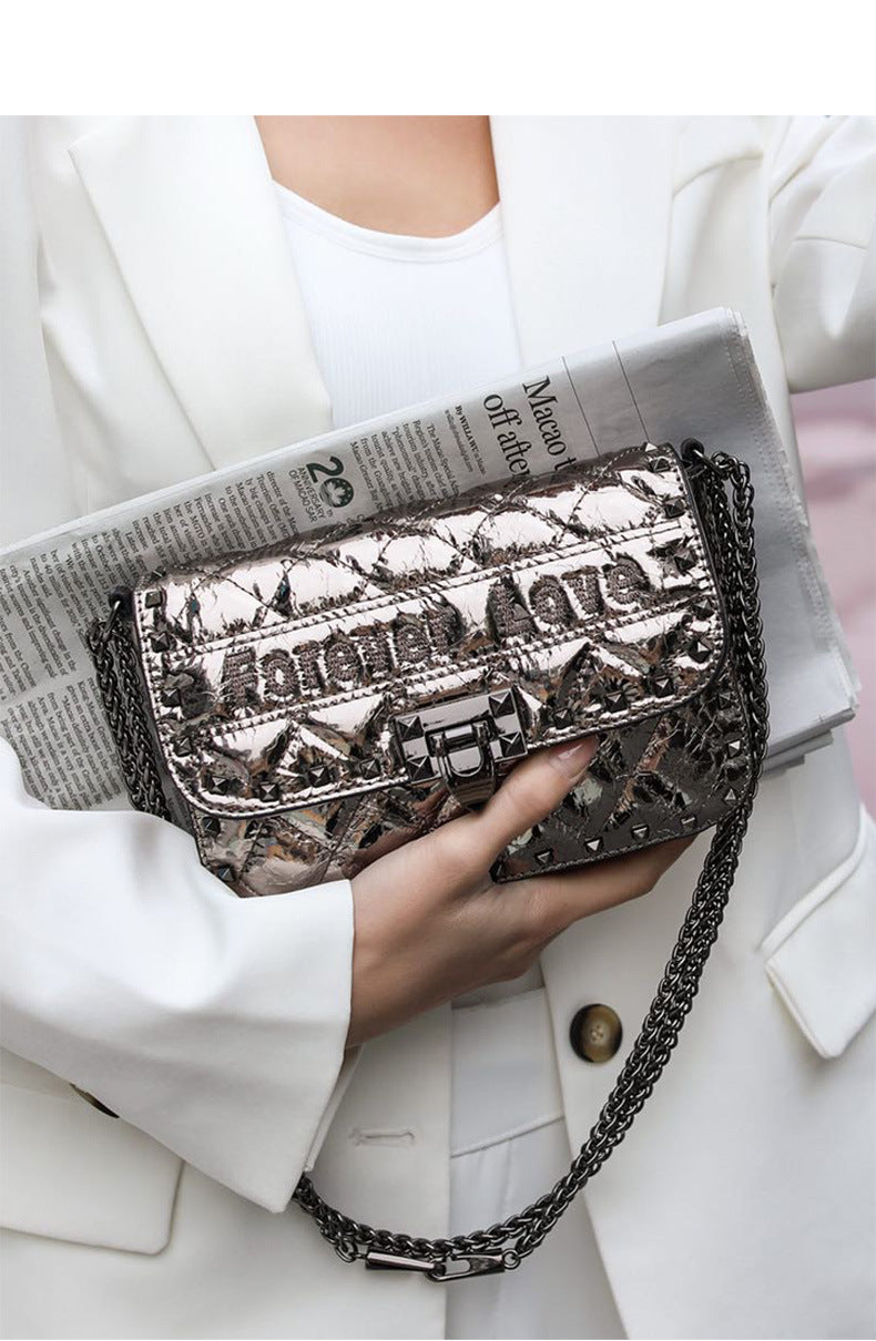 レディースバッグファッション本革チェーンバッグリベットシングルブロードバンドスクエアバッグトレンドショルダーバッグ.ポシェット