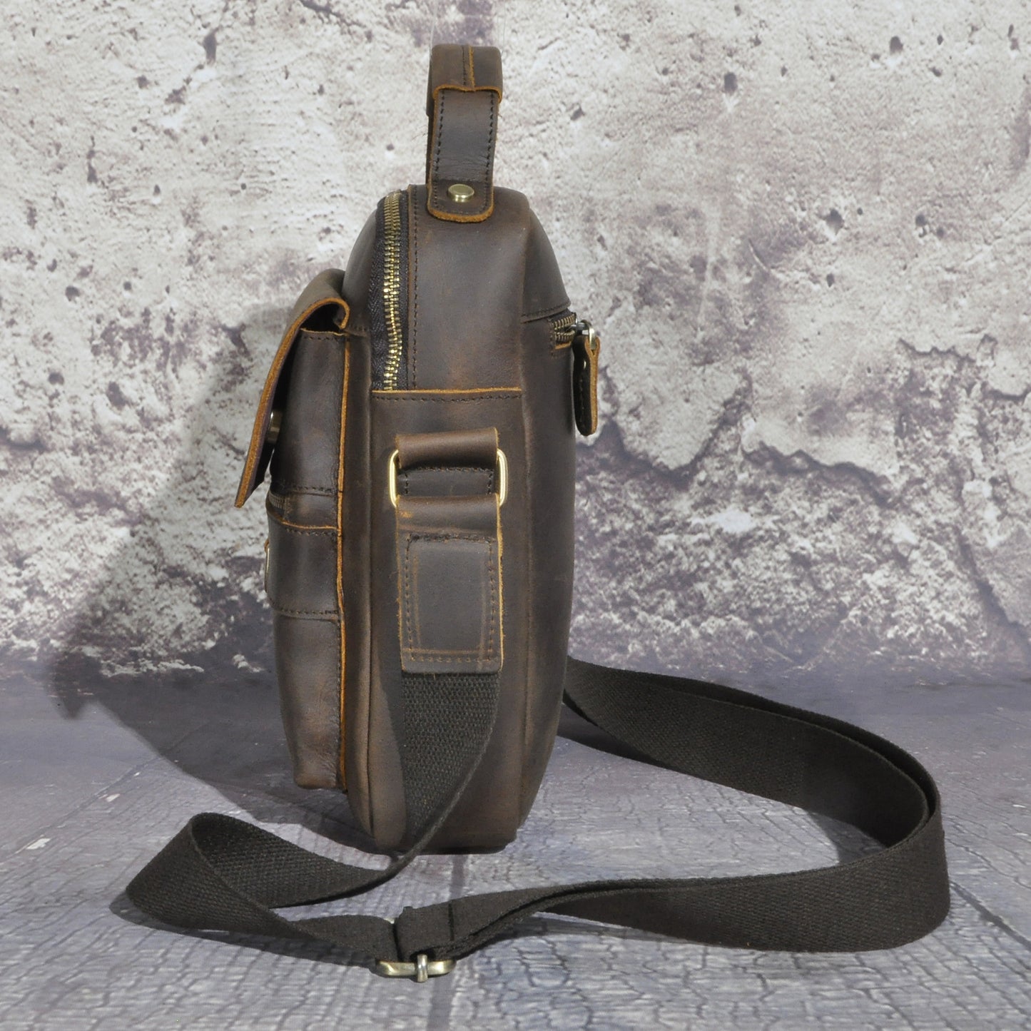 メンズショルダーバッグ牛革本革製レトロアウトドア旅行 男性用斜めがけバッグ