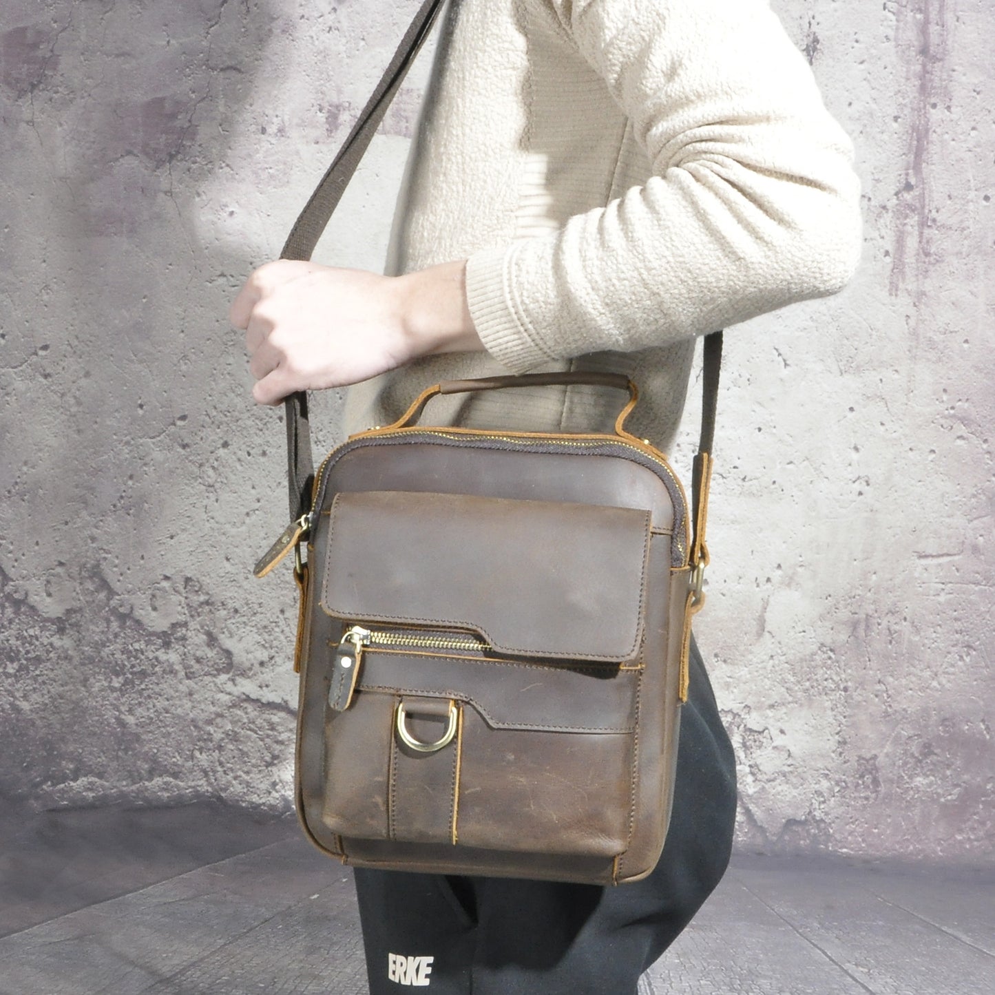 メンズショルダーバッグ牛革本革製レトロアウトドア旅行 男性用斜めがけバッグ