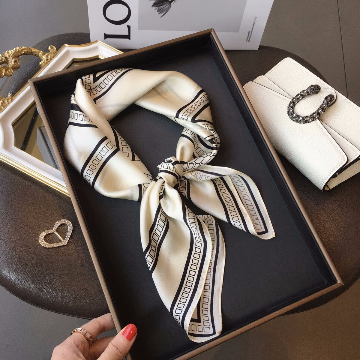 シルクスカーフプリント柄エレガントおしゃれなシルクの飾りネッカチーフマフラーレディーススカーフ