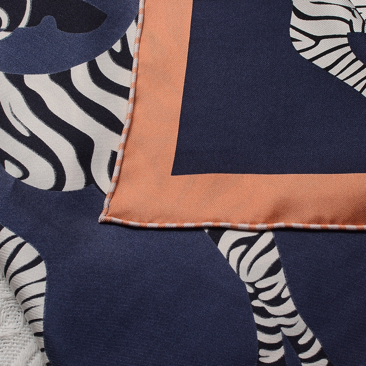 シルクスカーフフレンチレトロプリント柄ネッカチーフ何とでも合う気質スカーフ