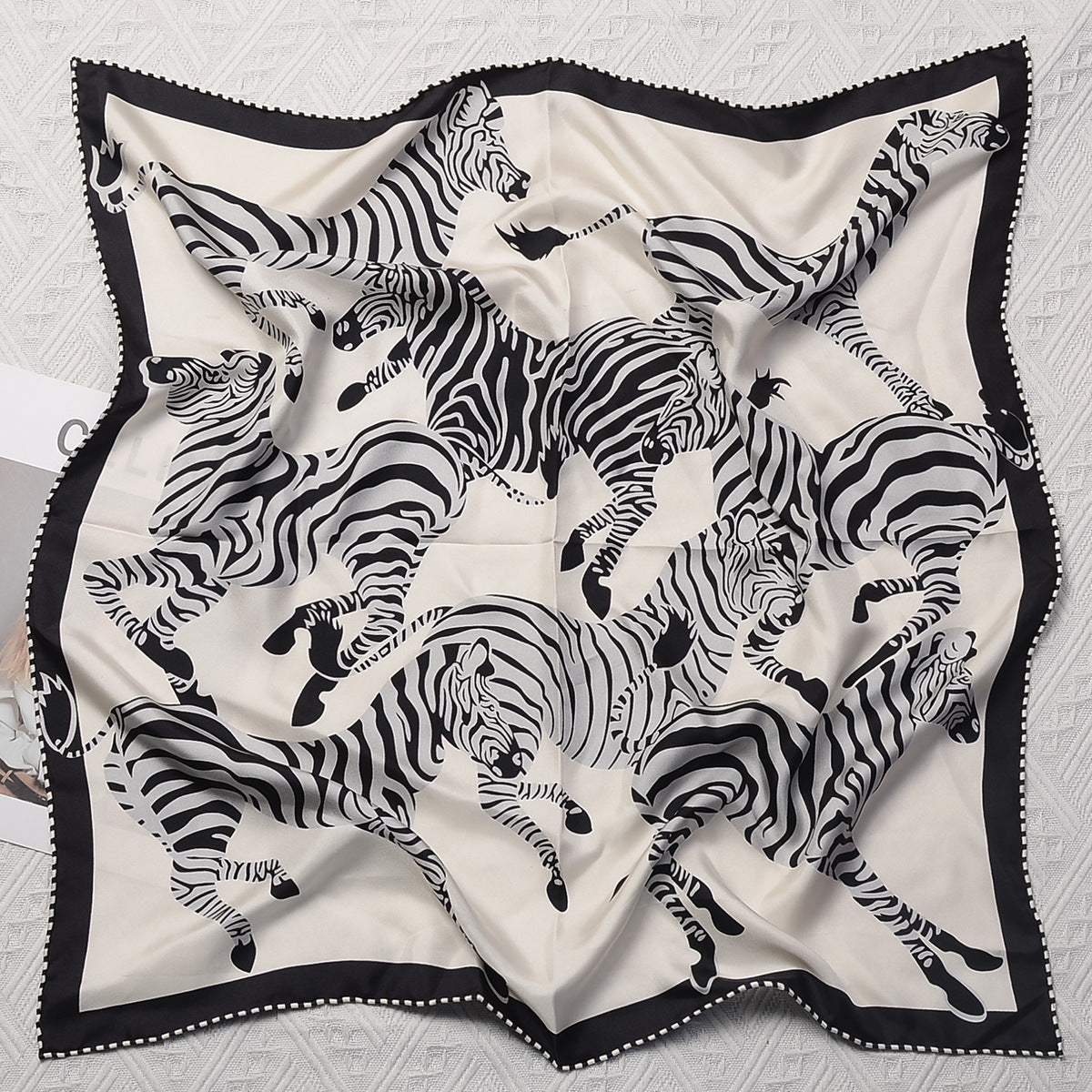 シルクスカーフフレンチレトロプリント柄ネッカチーフ何とでも合う気質スカーフ