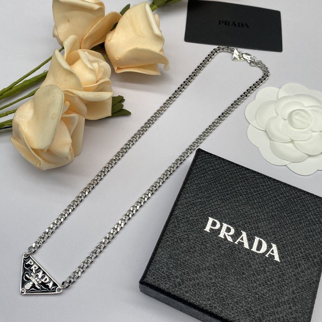 Prada 人気ファッションアクセサリー 高級感 気質 女性 鎖骨チェーン ネックレス