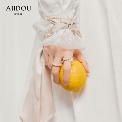 AJIDOU乙女の組み合わせパールフラワーリング柔らかでエレガントな指輪贈り物