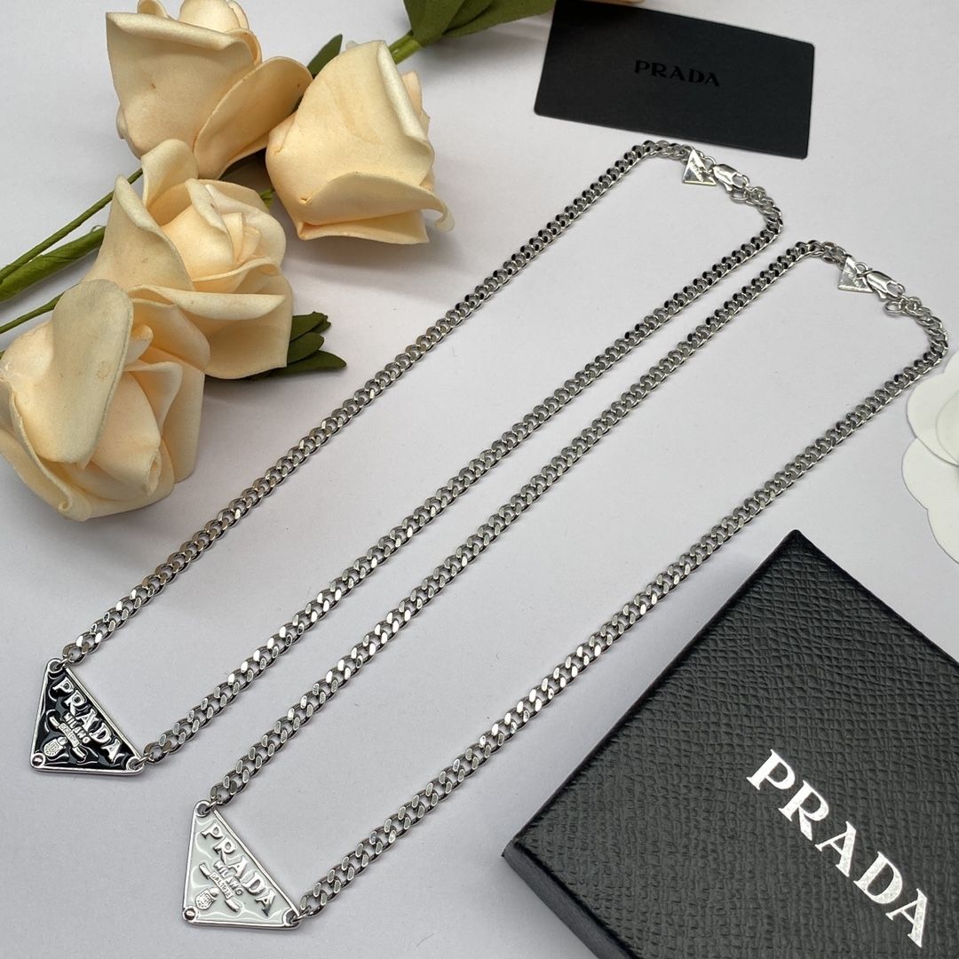 Prada 人気ファッションアクセサリー 高級感 気質 女性 鎖骨チェーン ネックレス