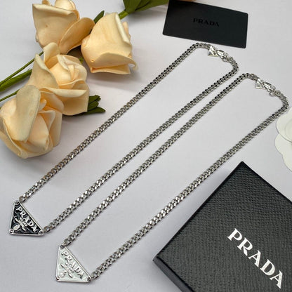 Prada 人気ファッションアクセサリー 高級感 気質 女性 鎖骨チェーン ネックレス