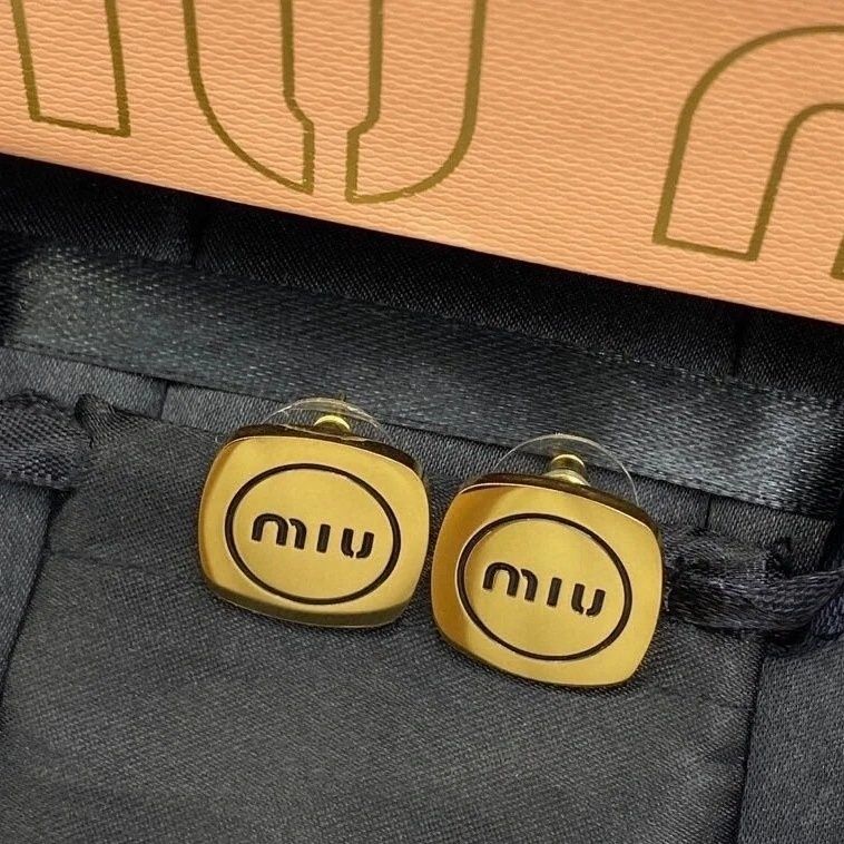 MiuMiu レディーファッション高級感耳飾り 気質 精緻女性イヤリング EH0178