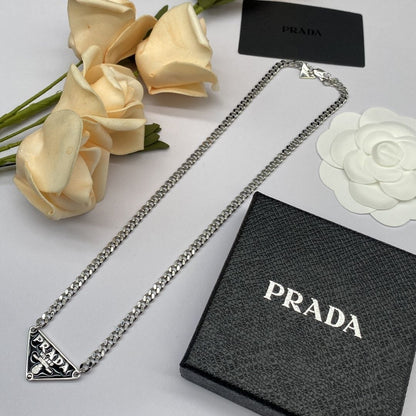 Prada 人気ファッションアクセサリー 高級感 気質 女性 鎖骨チェーン ネックレス