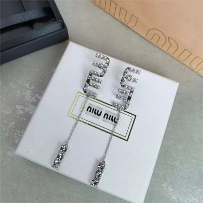 MiuMiu レディーファッション高級感耳飾り 気質 精緻女性イヤリング EH0231