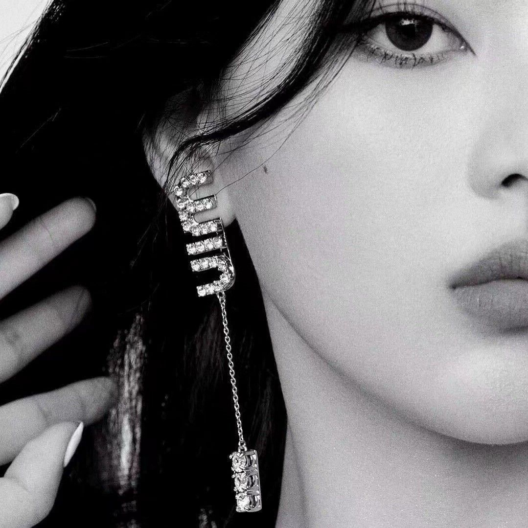 MiuMiu レディーファッション高級感耳飾り 気質 精緻女性イヤリング EH0231