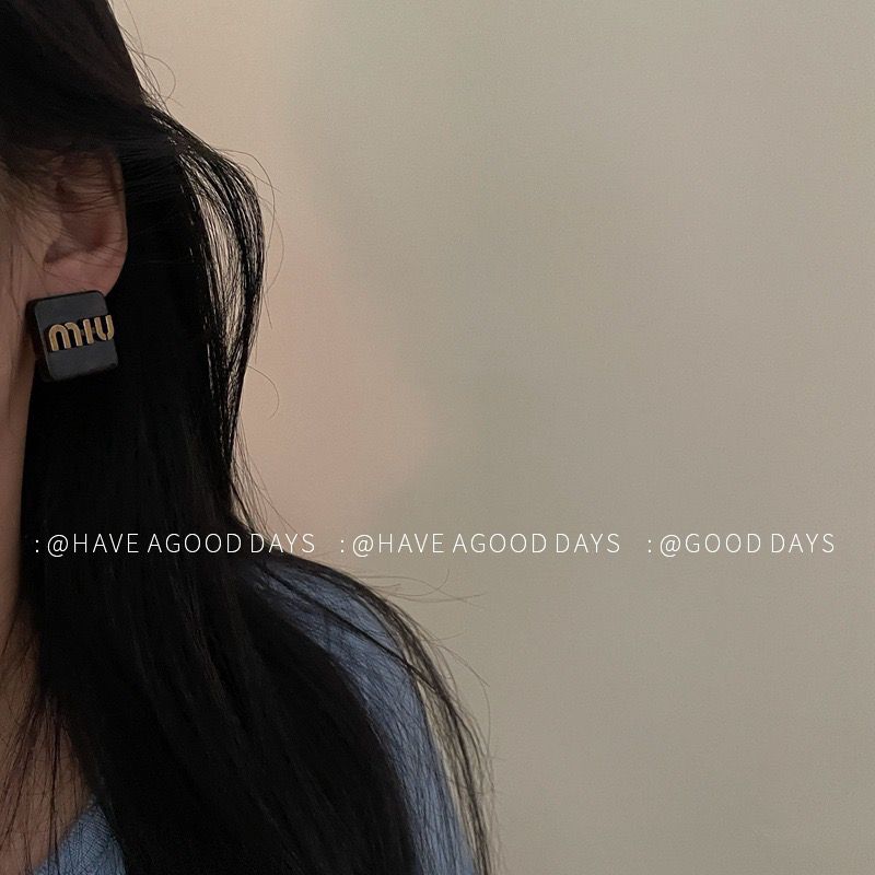 MIUMIU レディーファッション高級感耳飾り 気質 精緻女性イヤリング EH0002