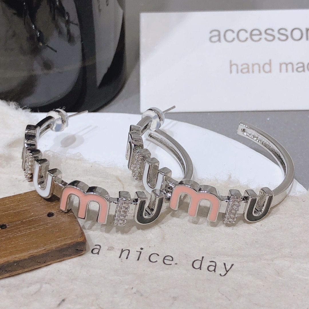 MiuMiu レディーファッション高級感耳飾り 気質 精緻女性イヤリング EH0225