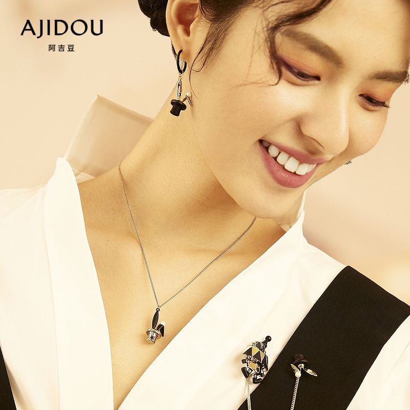 AJIDOU消えたサーカスシリーズのアイデアウサギのかわいいおしゃれネックレスプレゼント