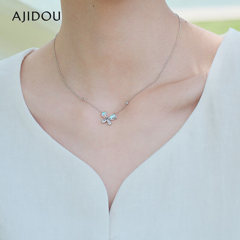 AJIDOU優雅スタイリッシュ蝶のネックレス贈り物