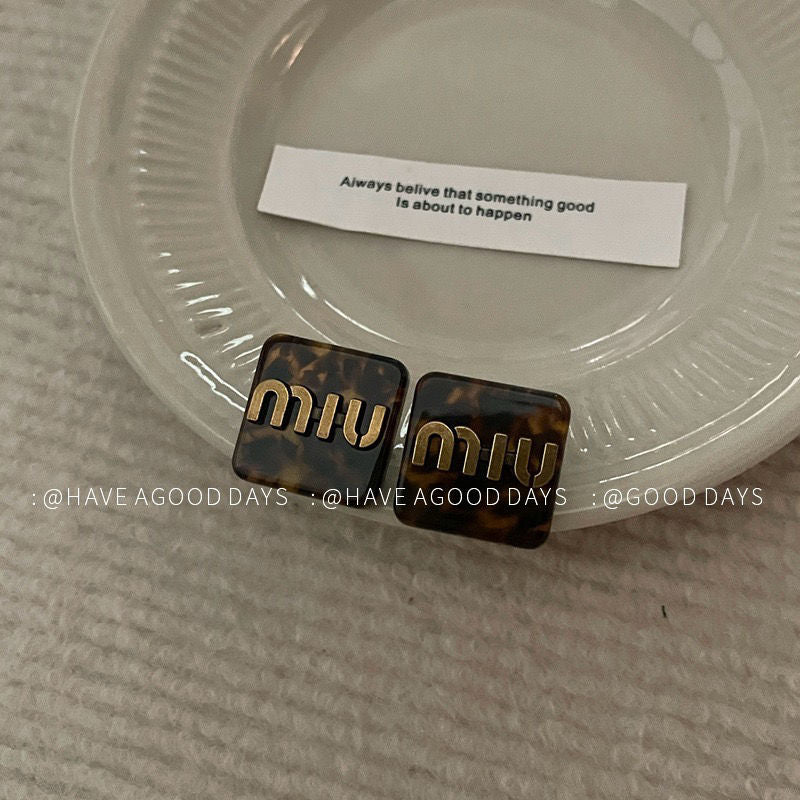 MIUMIU レディーファッション高級感耳飾り 気質 精緻女性イヤリング EH0002