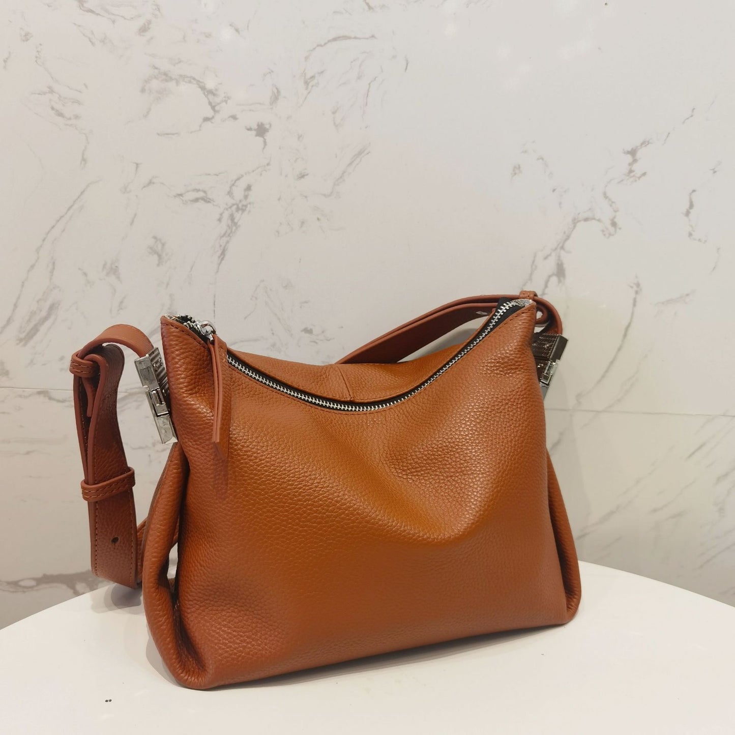 本革女性用バッグソフト大容量バッグシンプル大気ショルダーバッグおしゃれショルダーバッグ