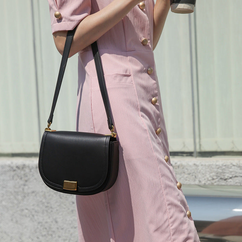 レディースバッグサドルバッグ斜め掛けバッグ本革高級感小さなバッグショルダーバッグ