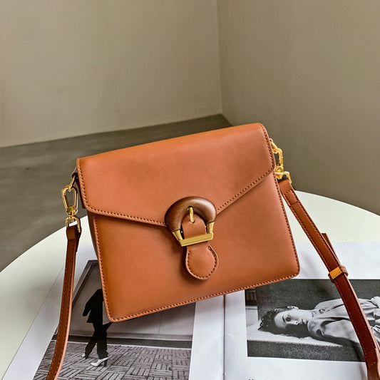 カジュアルな質感の本革レディーススクエアバッグロックシングルショルダー斜め掛けレディースバッグ