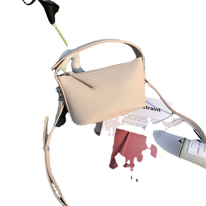 女性のわきの下バッグ手提げショルダーバッグカジュアルファッションシンプル本革斜め掛けバック 何とでも合う