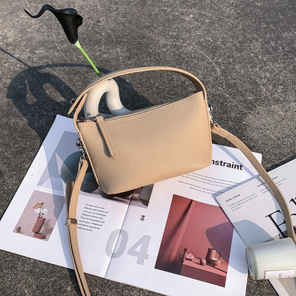 女性のわきの下バッグ手提げショルダーバッグカジュアルファッションシンプル本革斜め掛けバック 何とでも合う