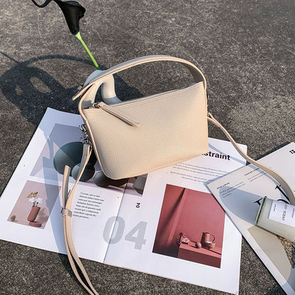 女性のわきの下バッグ手提げショルダーバッグカジュアルファッションシンプル本革斜め掛けバック 何とでも合う