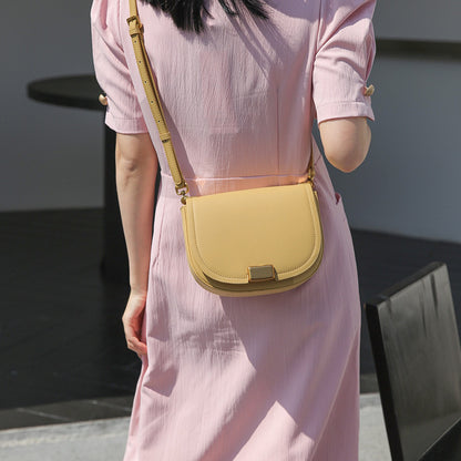 レディースバッグサドルバッグ斜め掛けバッグ本革高級感小さなバッグショルダーバッグ