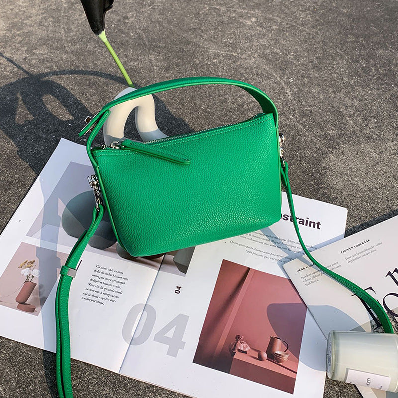 女性のわきの下バッグ手提げショルダーバッグカジュアルファッションシンプル本革斜め掛けバック 何とでも合う