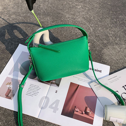 女性のわきの下バッグ手提げショルダーバッグカジュアルファッションシンプル本革斜め掛けバック 何とでも合う