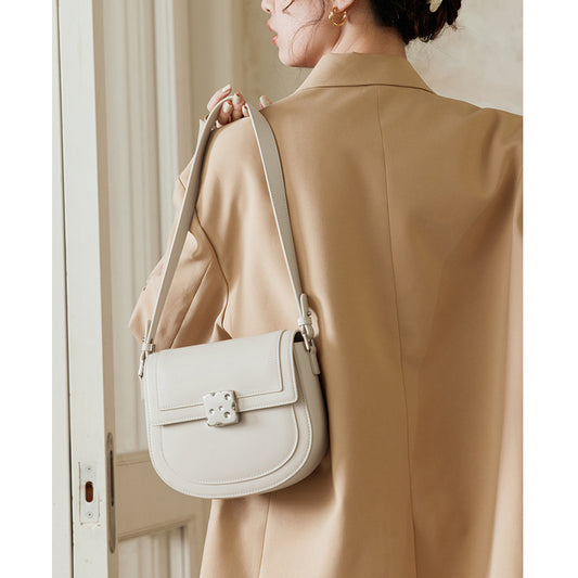 高級感バッグ女性牛革ショルダーバッグファッションショルダーバッグサドルバッグ何とでも合う